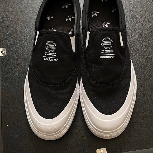 adidas black and white slip on size 11 - Picture 1 of 4